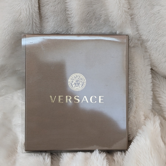 Versace - Picture 3 of 5